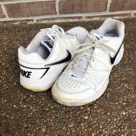 Nike kicks - Picture 1 of 5